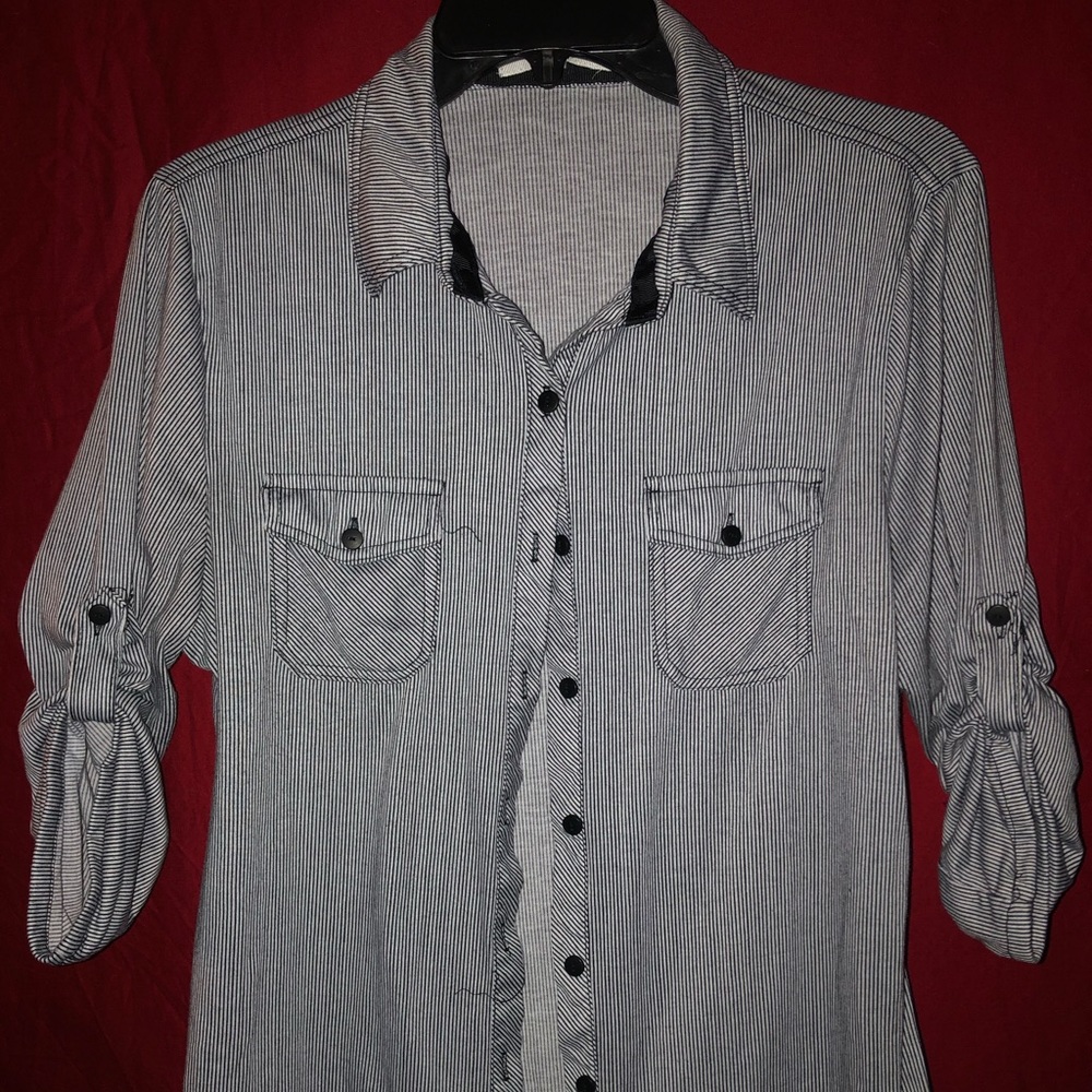 Quarter sleeve shirt with collar